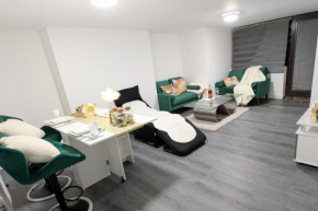 ApartmentSleeps5-Parking-CityStay-Netflix